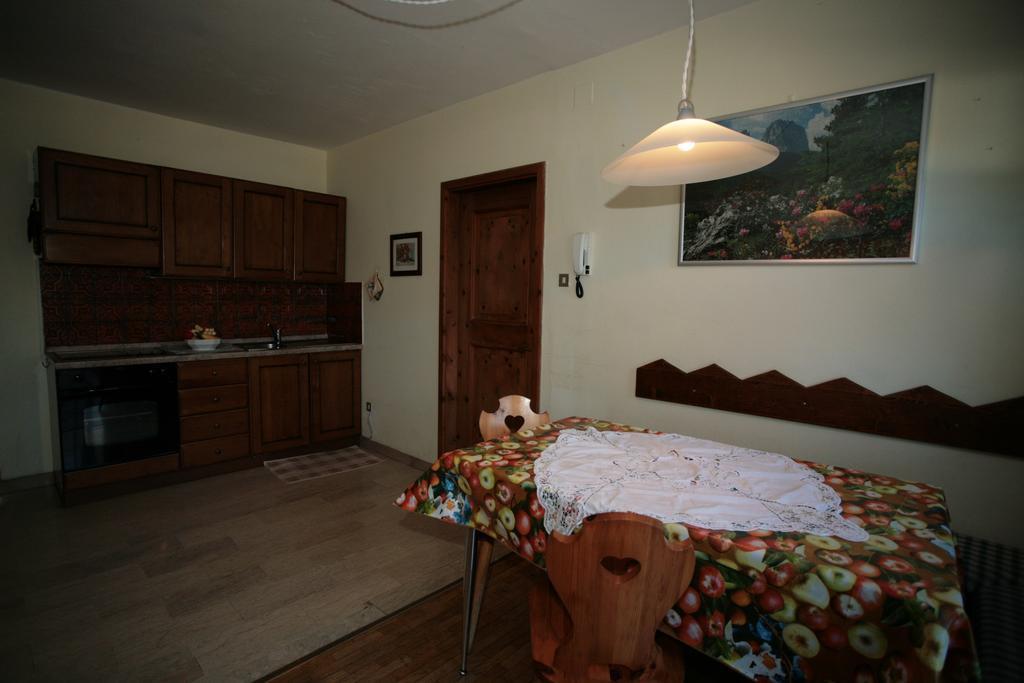 Ferienwohnung Villetta Panorama Canazei Zimmer foto