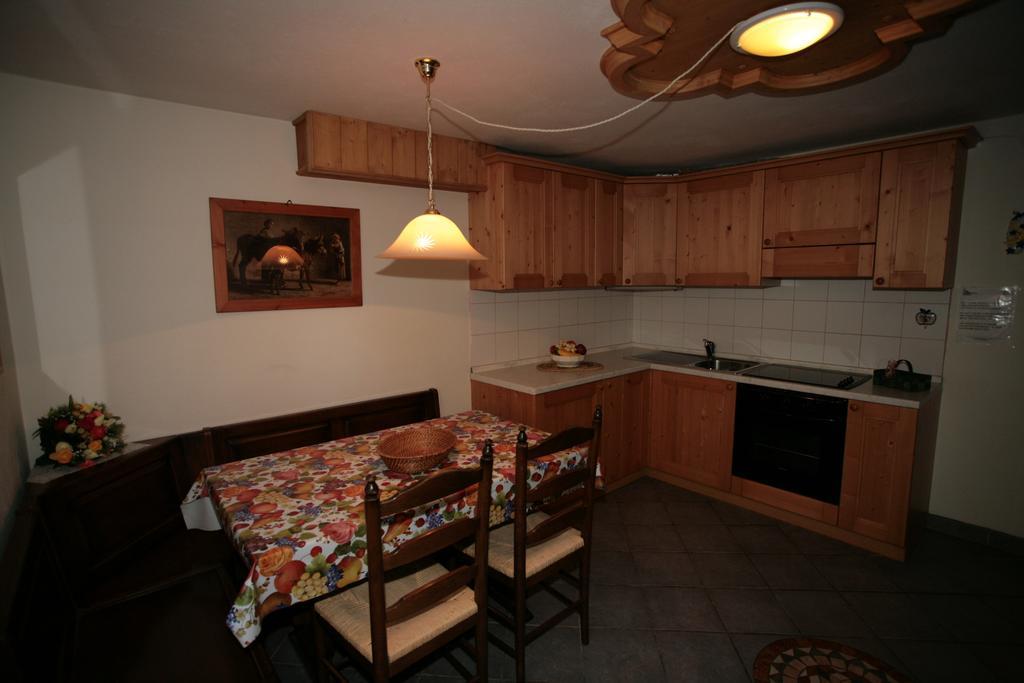 Ferienwohnung Villetta Panorama Canazei Zimmer foto